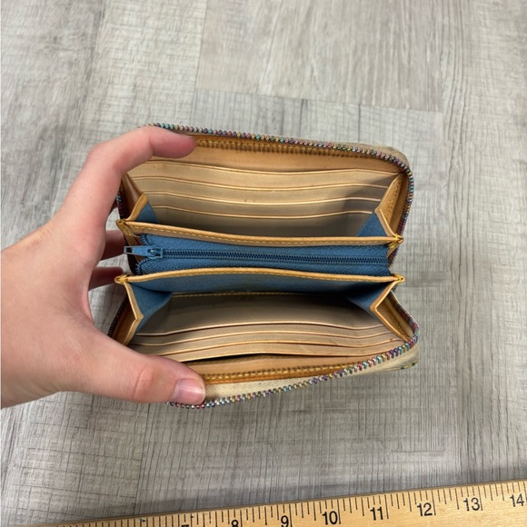 vintage Dooney & Bourke wallet with a yellow/cream - Picture 4 of 5